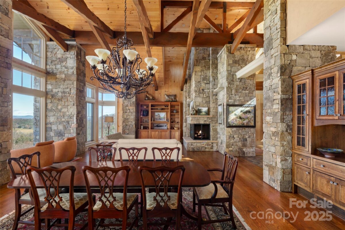 Hendersonville 19 4326840s