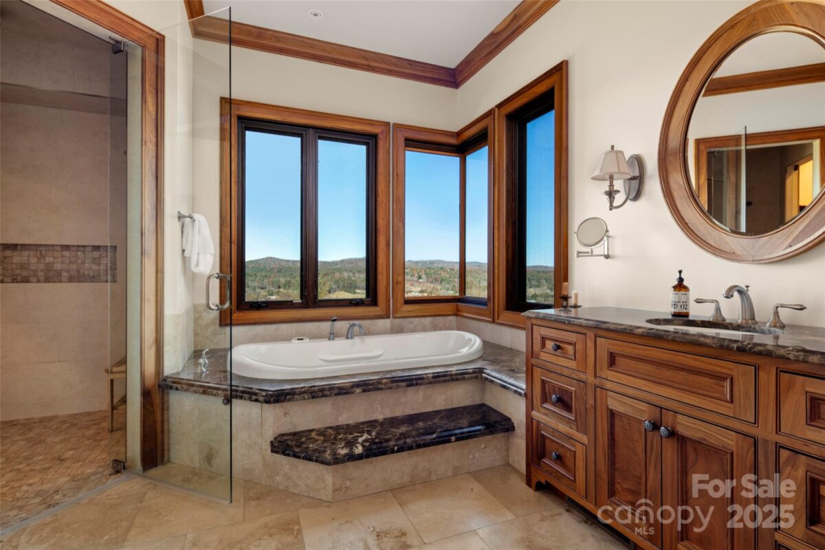 Hendersonville 25 4326840y