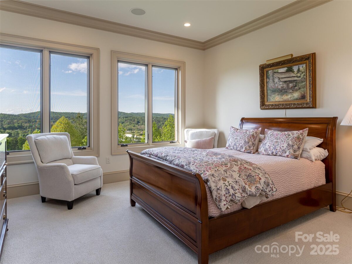 Hendersonville 26 4326840z