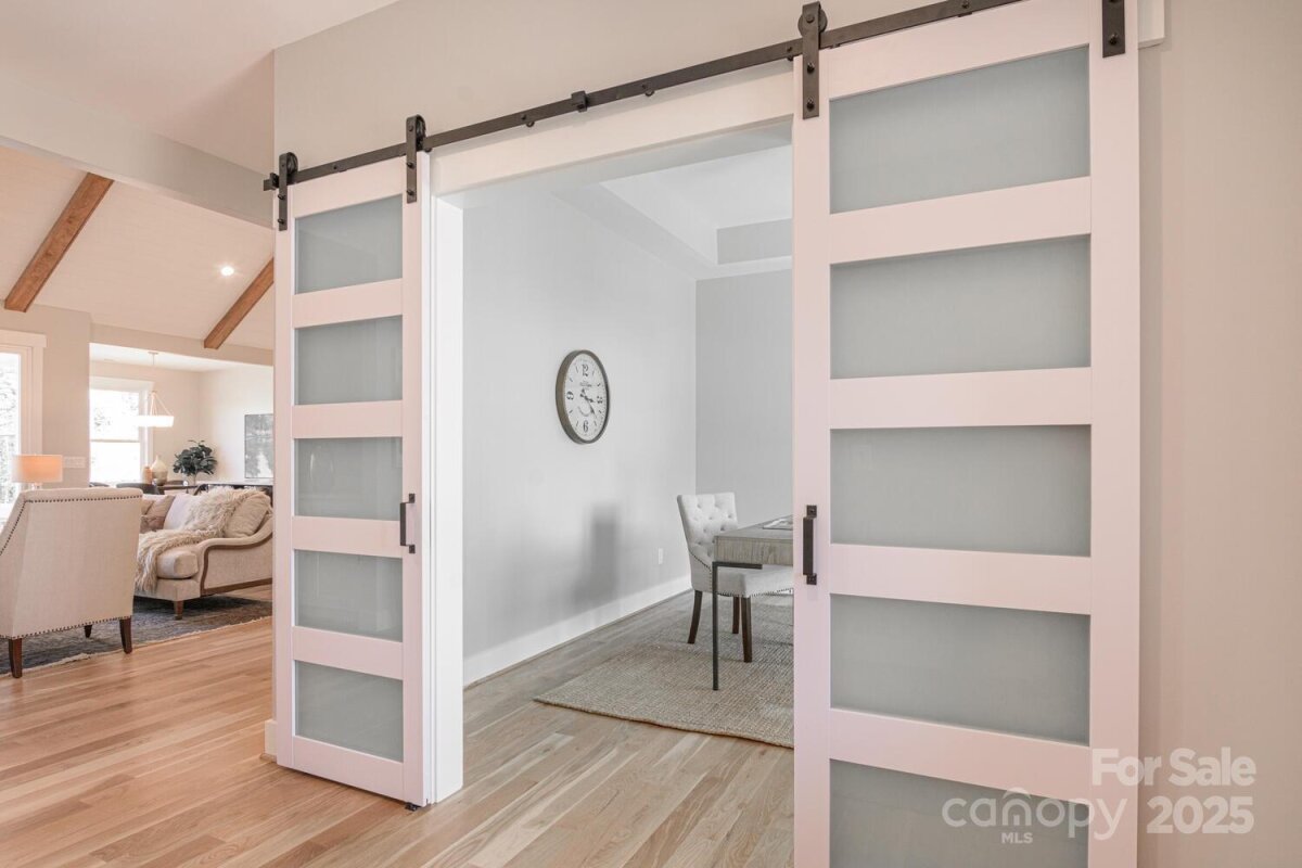 Hendersonville 4 4327661d