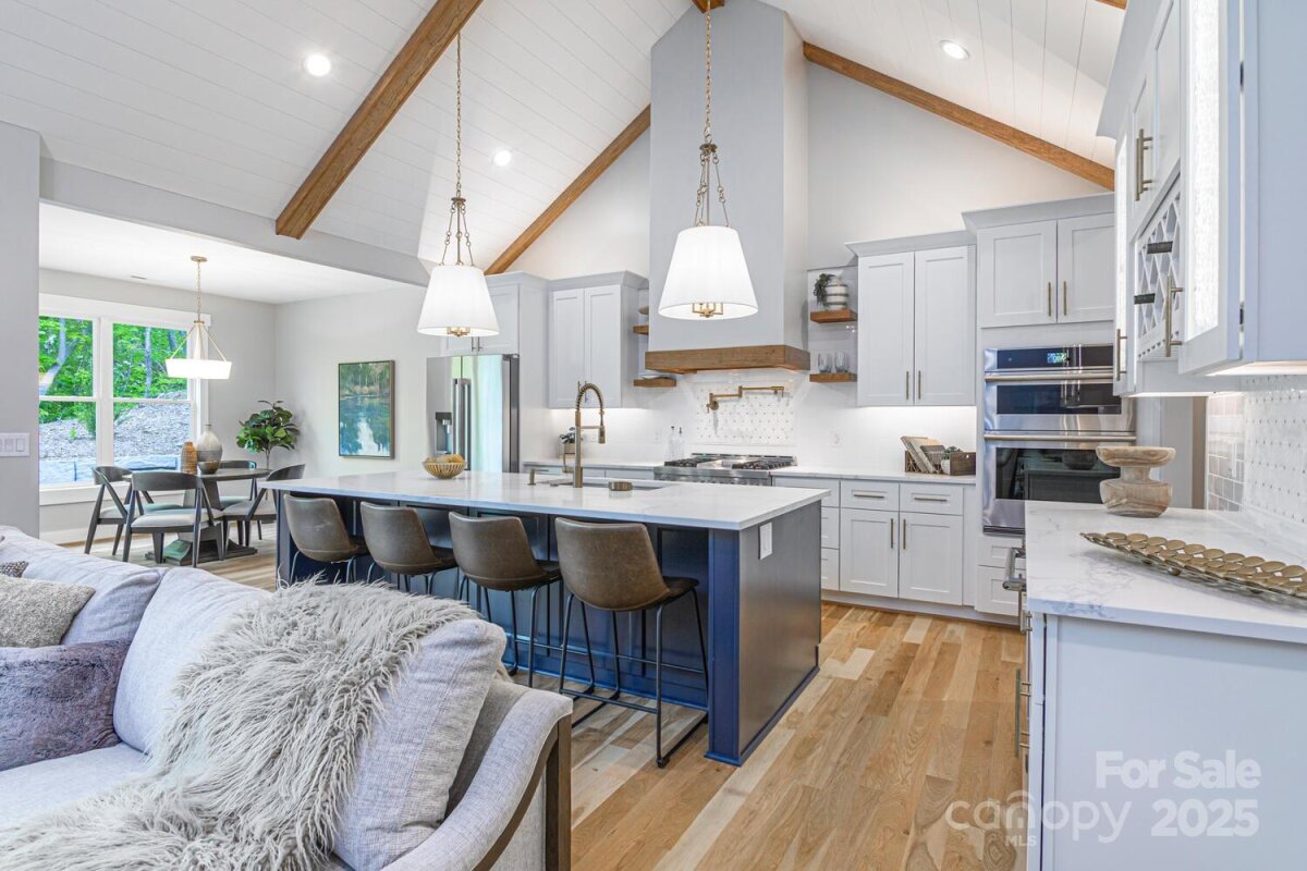 Hendersonville 6 4327661f