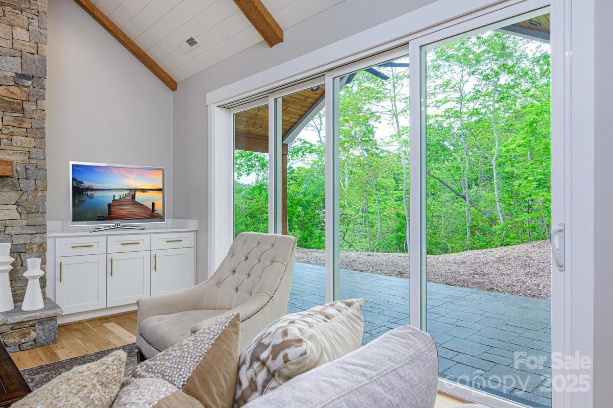 Hendersonville 11 4327661k