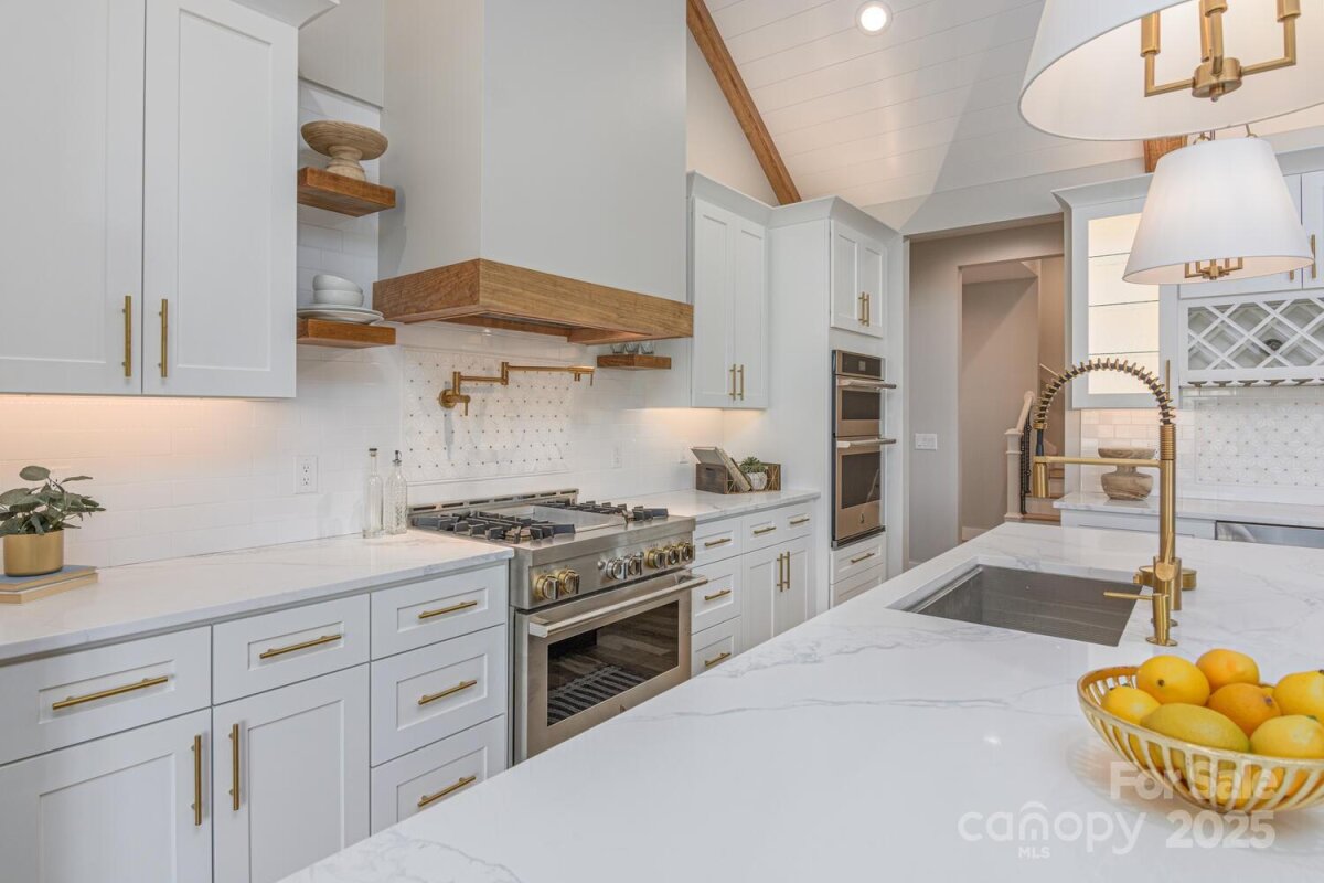 Hendersonville 17 4327661q