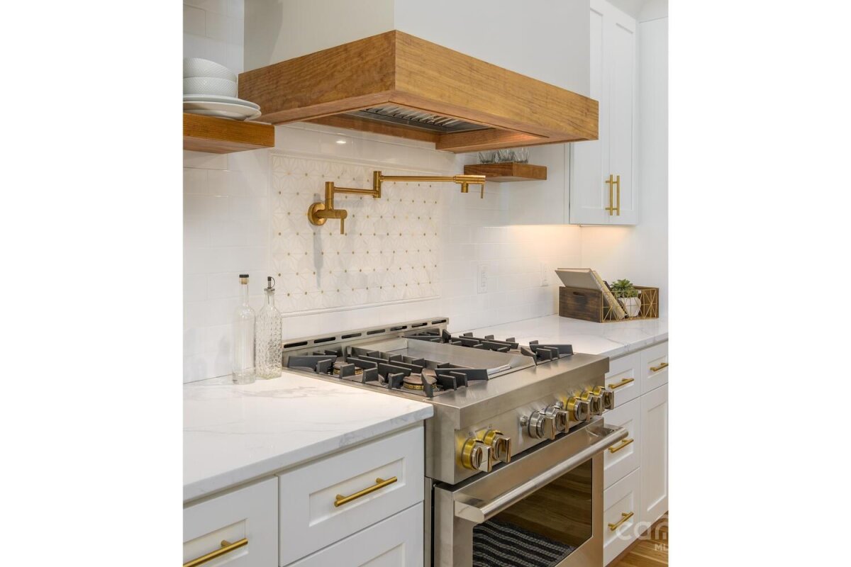 Hendersonville 18 4327661r