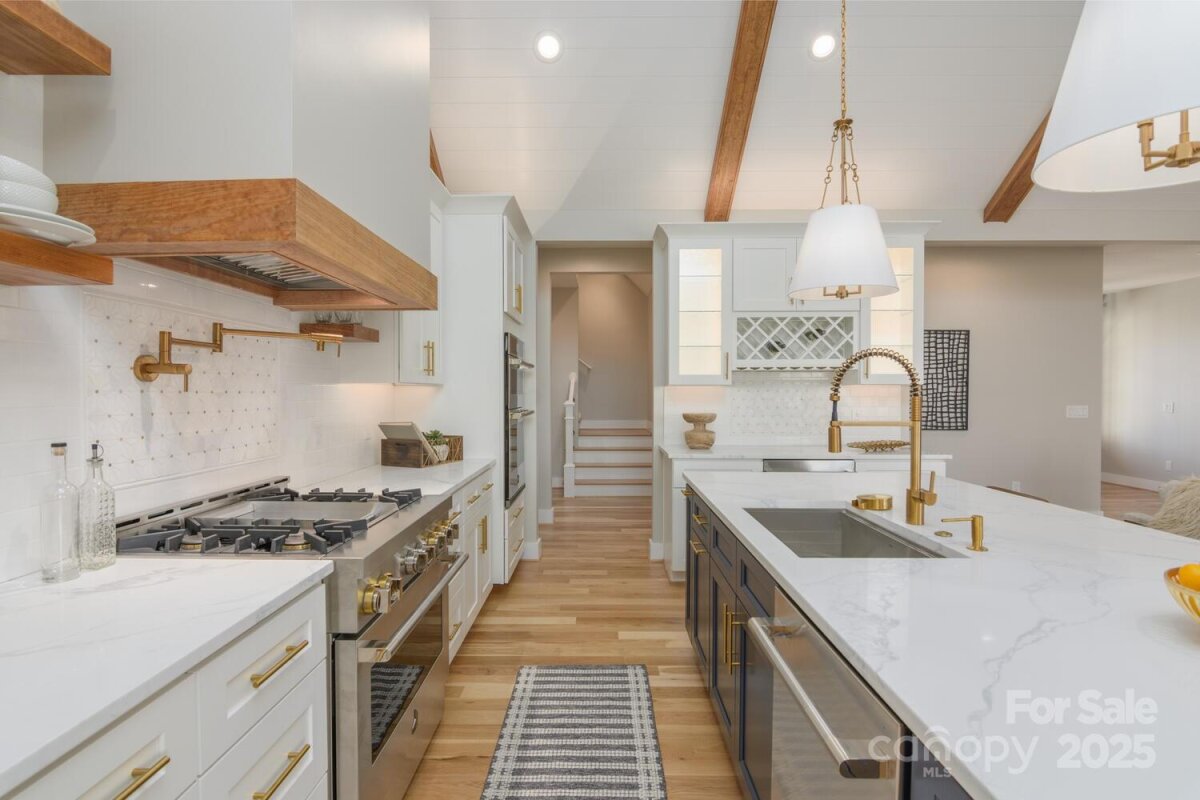 Hendersonville 19 4327661s