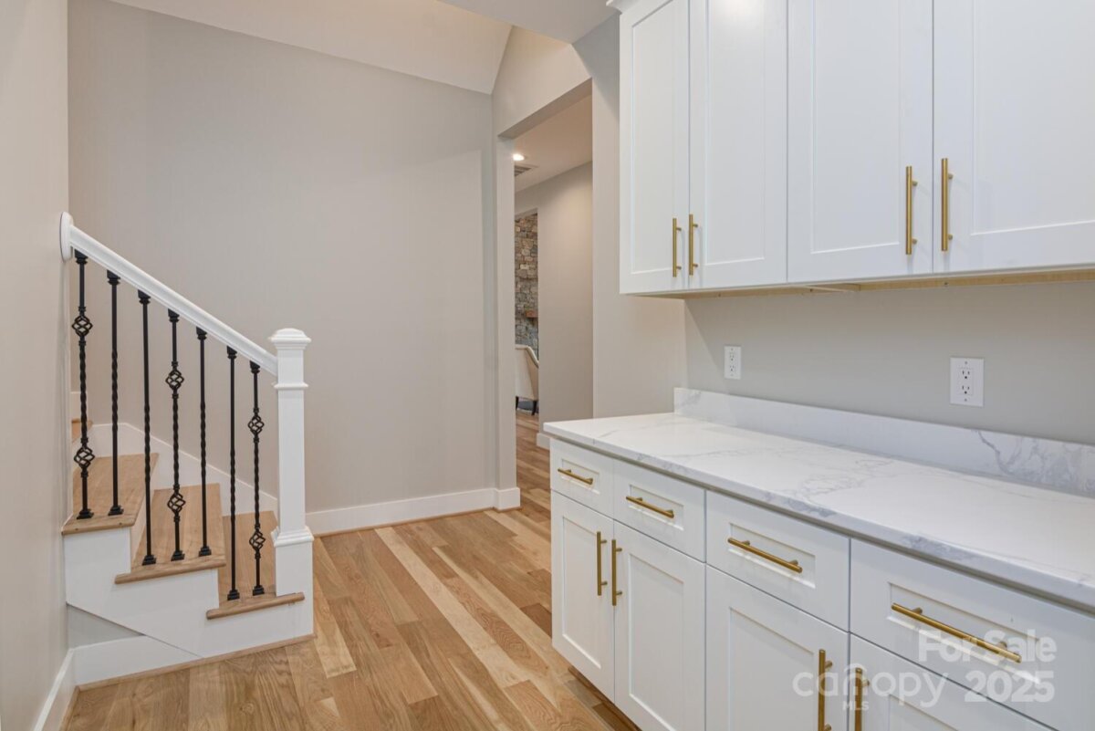 Hendersonville 20 4327661t