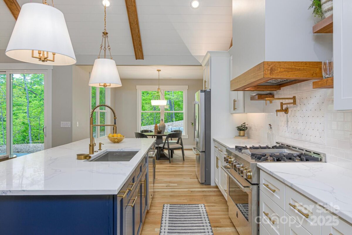 Hendersonville 21 4327661u