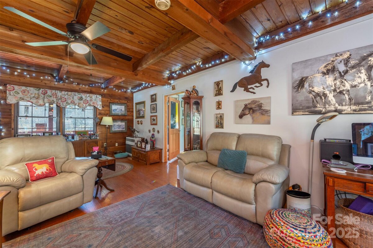 Leicester 14 4328678n