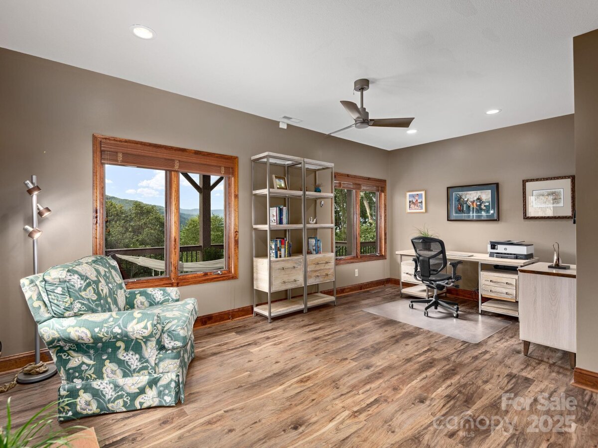 Waynesville 22 4329096v