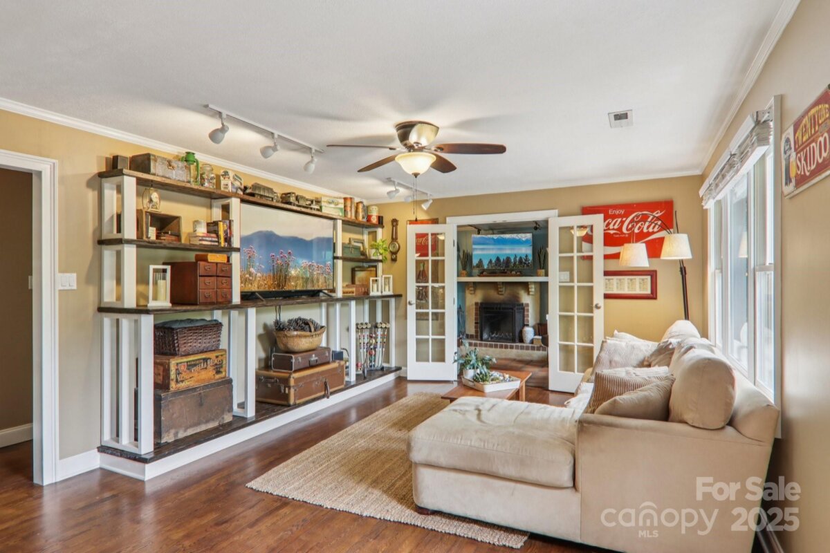 Black Mountain 3 4330813c