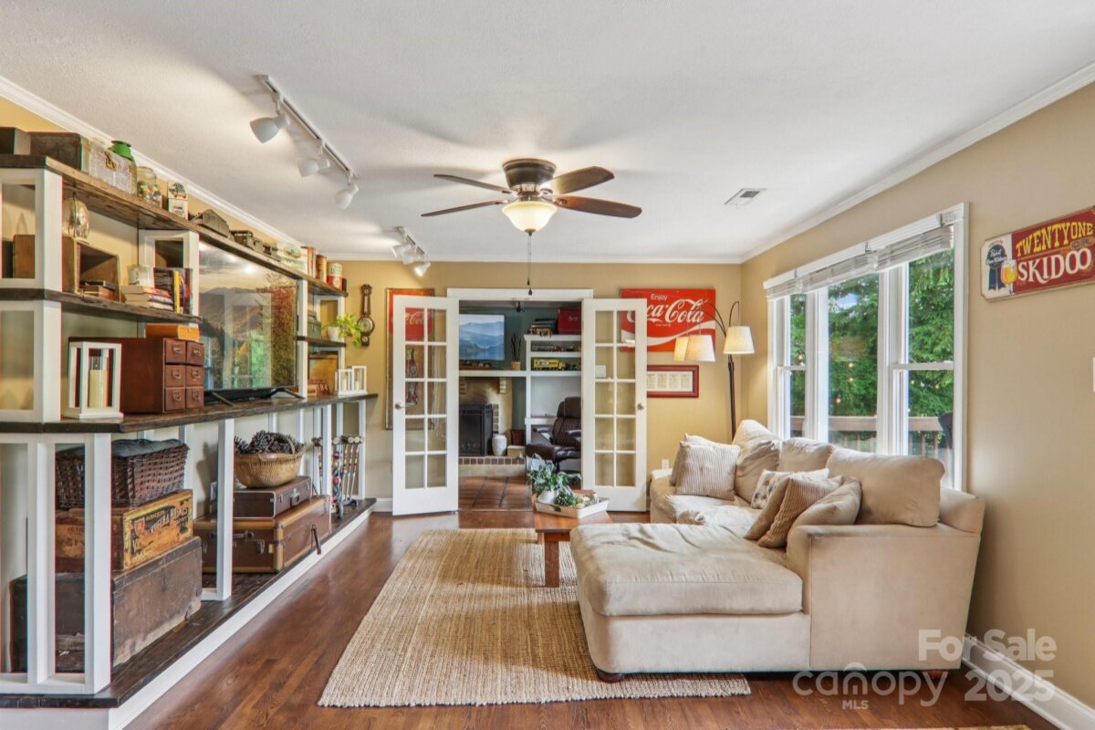 Black Mountain 5 4330813e