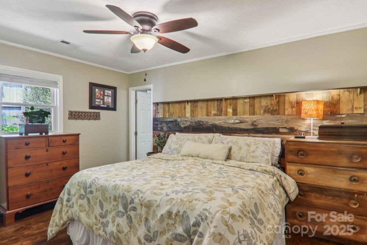 Black Mountain 6 4330813f