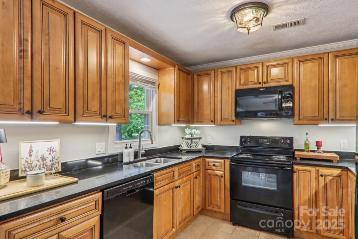 Black Mountain 11 4330813k