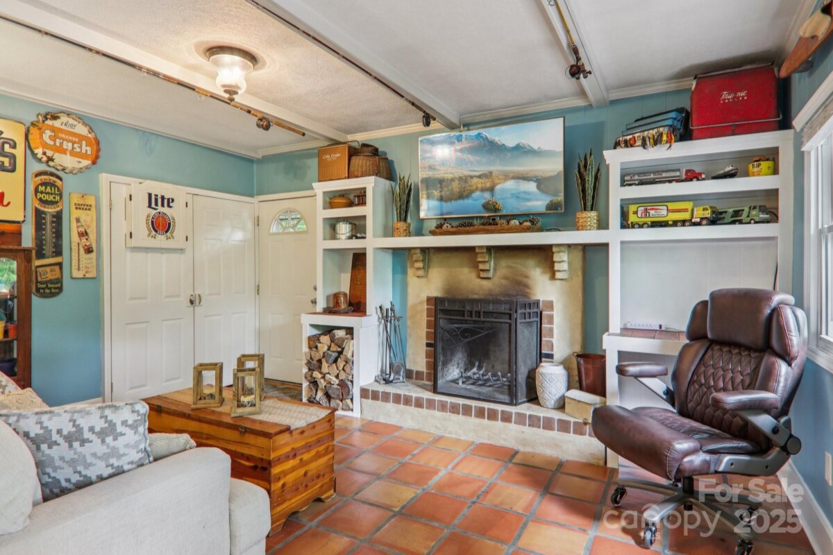 Black Mountain 12 4330813l