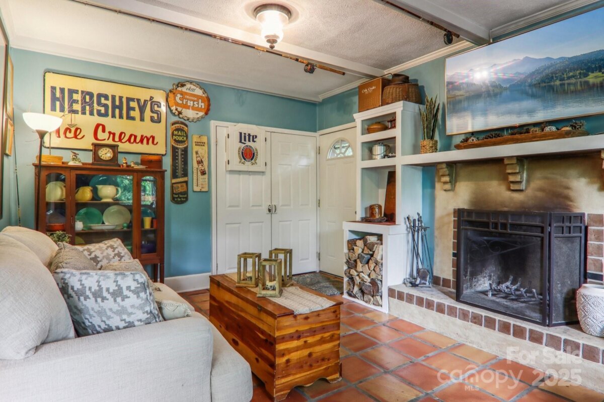 Black Mountain 13 4330813m