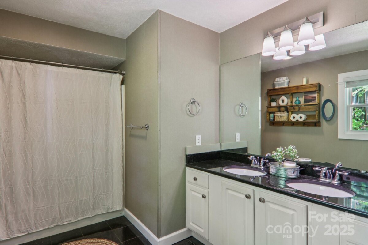 Black Mountain 17 4330813q