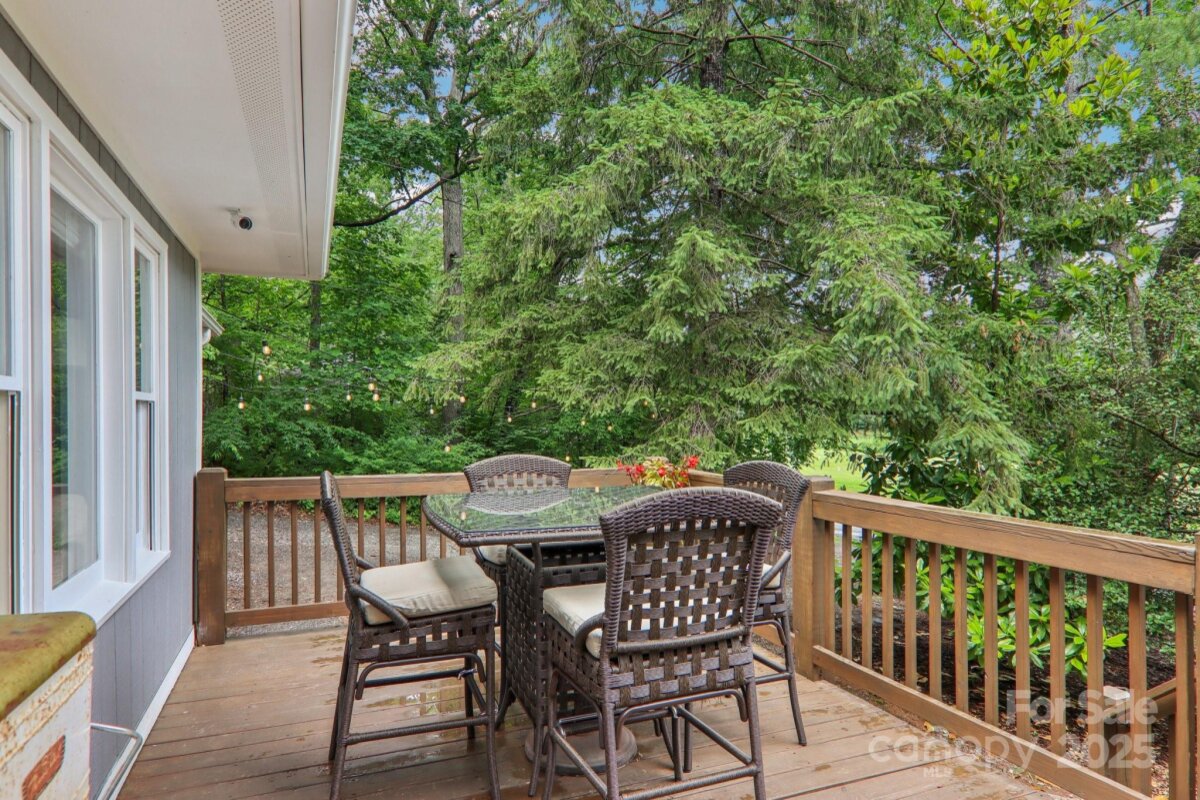 Black Mountain 22 4330813v