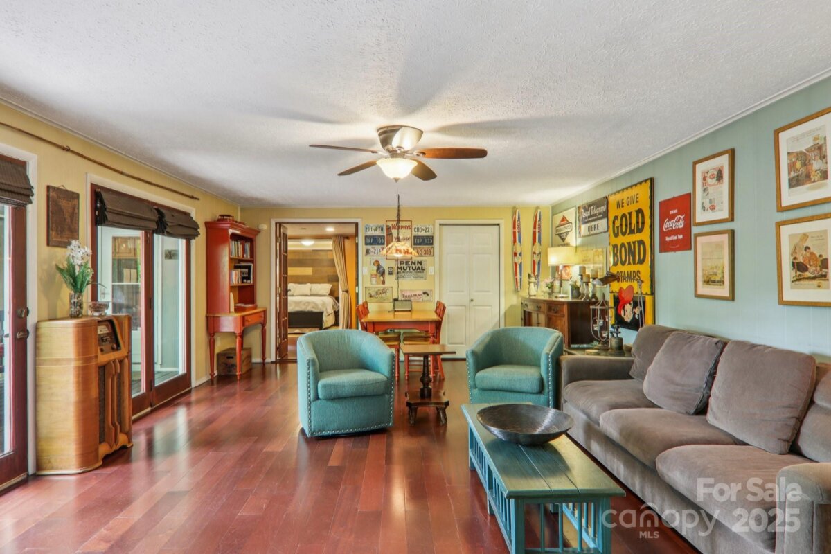 Black Mountain 26 4330813z