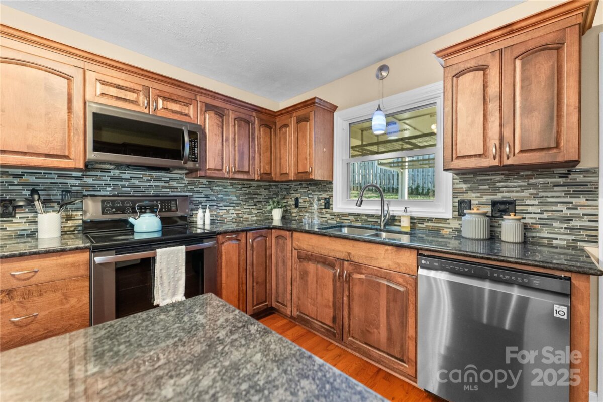 Avery Creek 10 4331582j