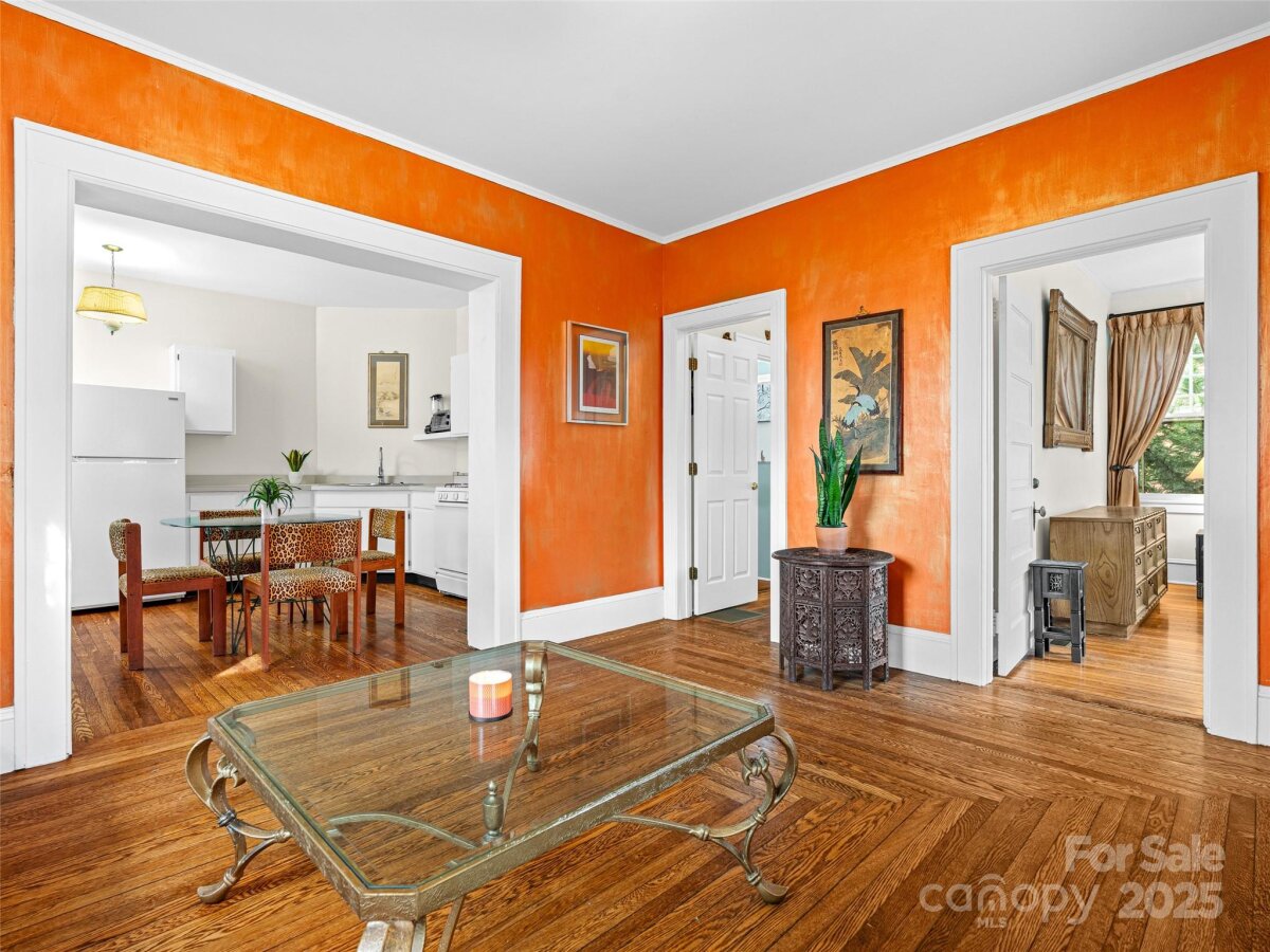 North Asheville 9 4331679g