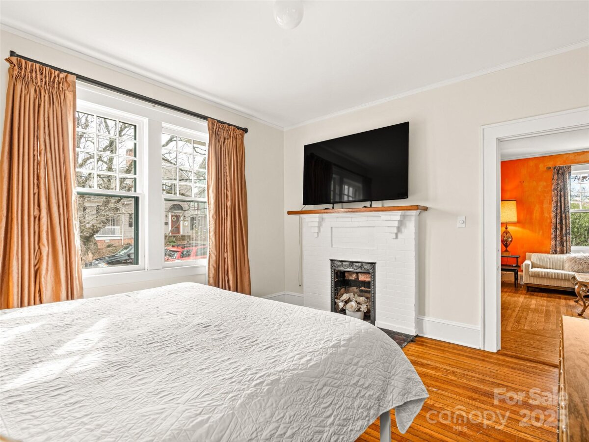 North Asheville 16 4331679n