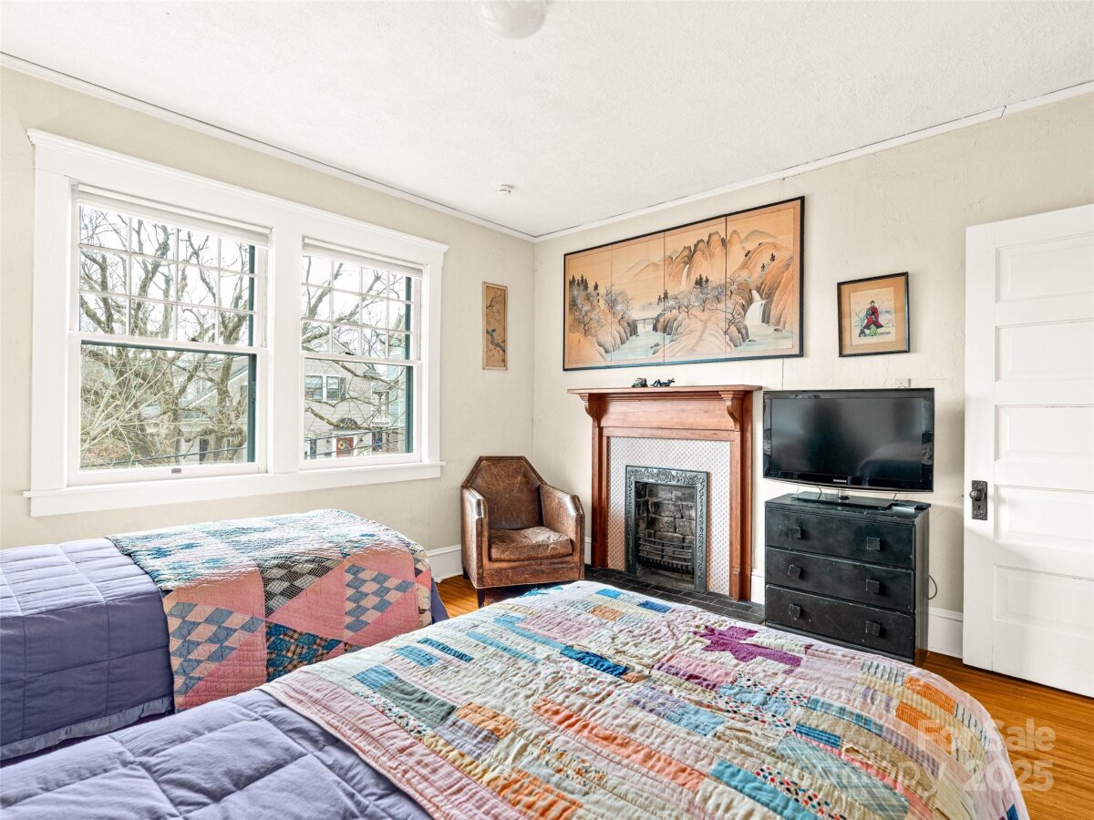 North Asheville 20 4331679r