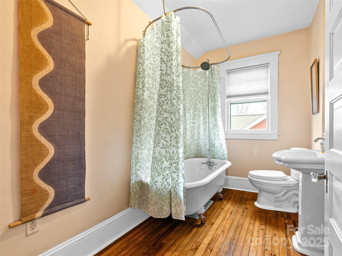 North Asheville 21 4331679s