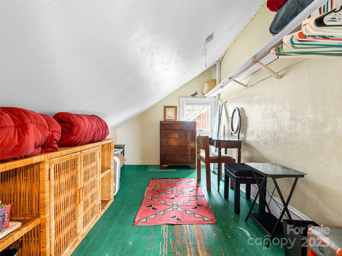 North Asheville 27 4331679y