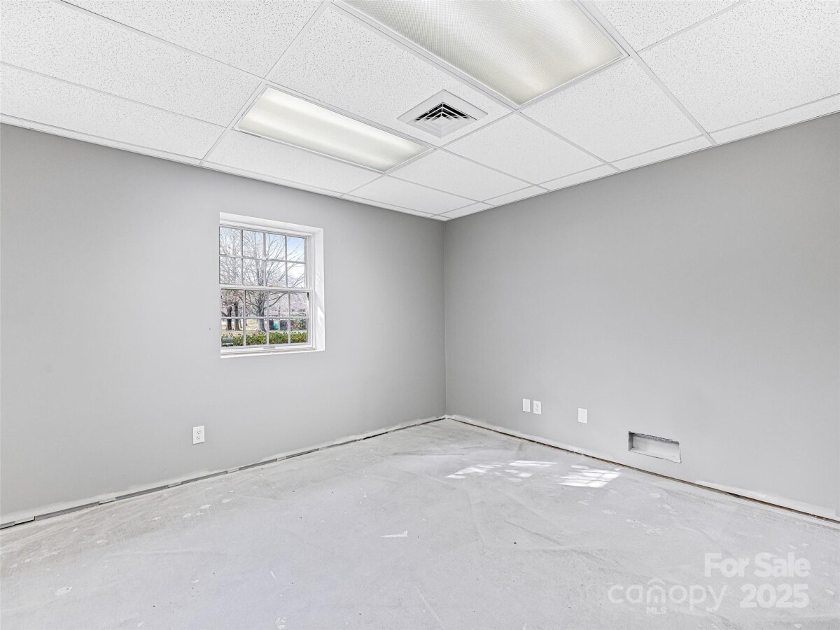 Hendersonville 14 4331854n