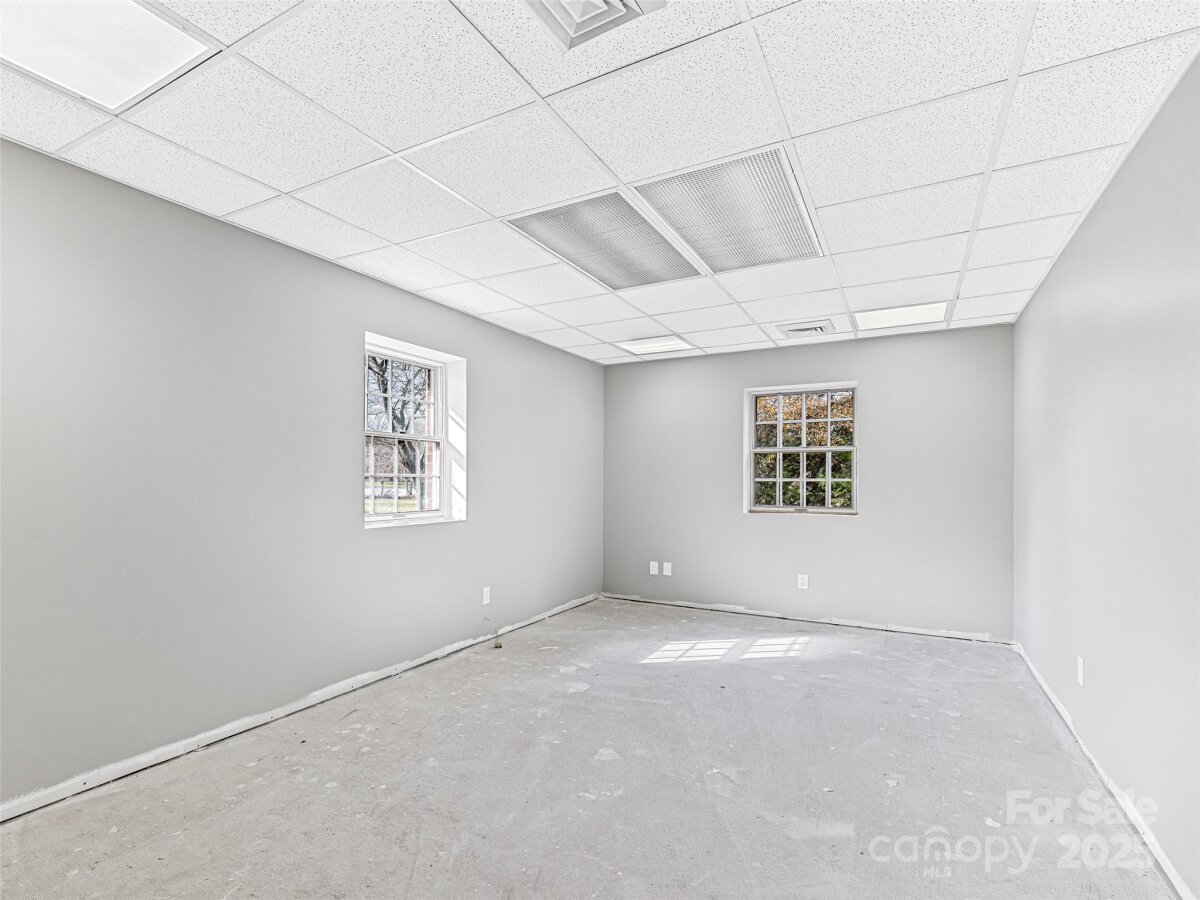 Hendersonville 15 4331854o