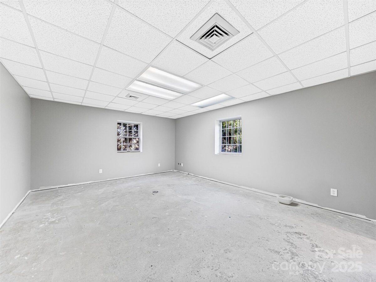 Hendersonville 18 4331854r