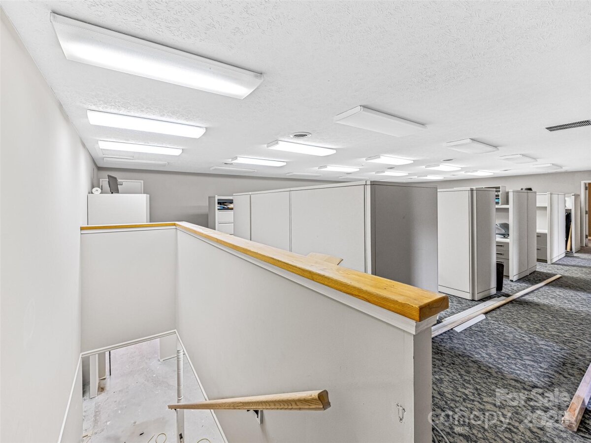 Hendersonville 19 4331854s