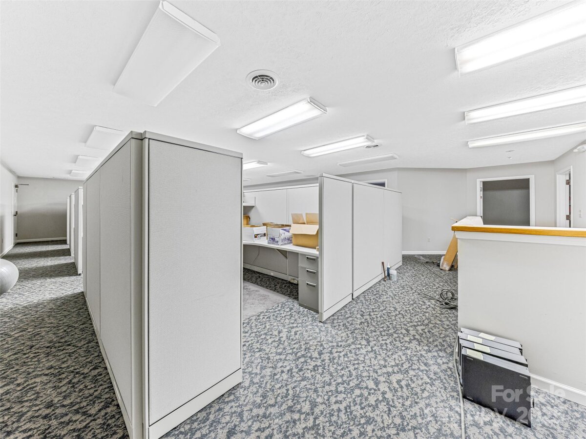 Hendersonville 23 4331854w