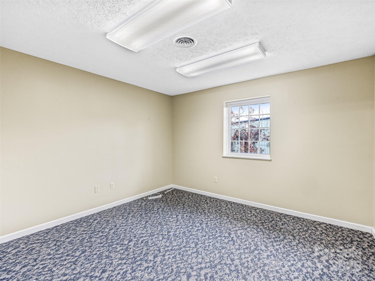 Hendersonville 25 4331854y