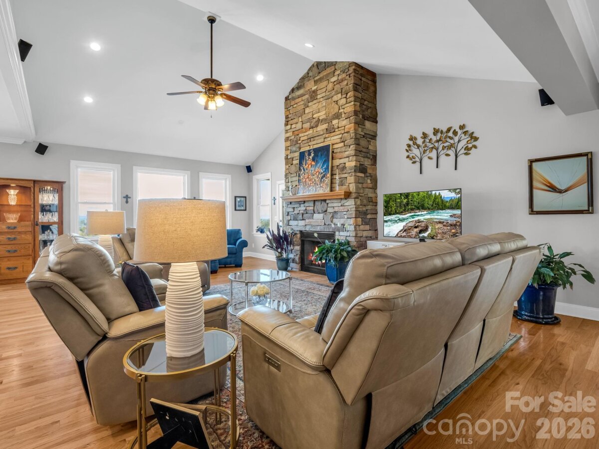 Hendersonville 4 4334066d