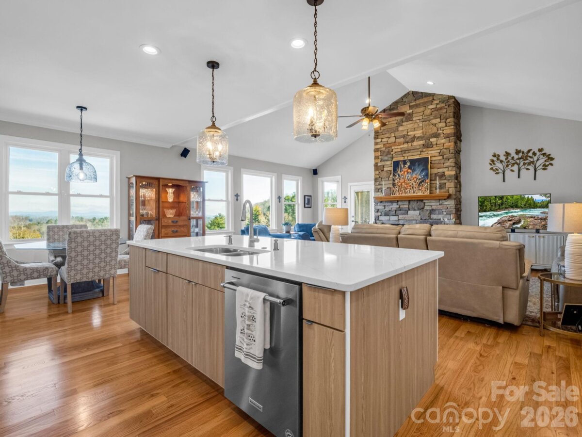 Hendersonville 7 4334066g