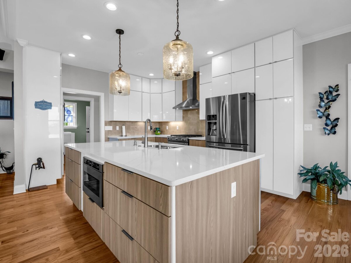 Hendersonville 8 4334066h