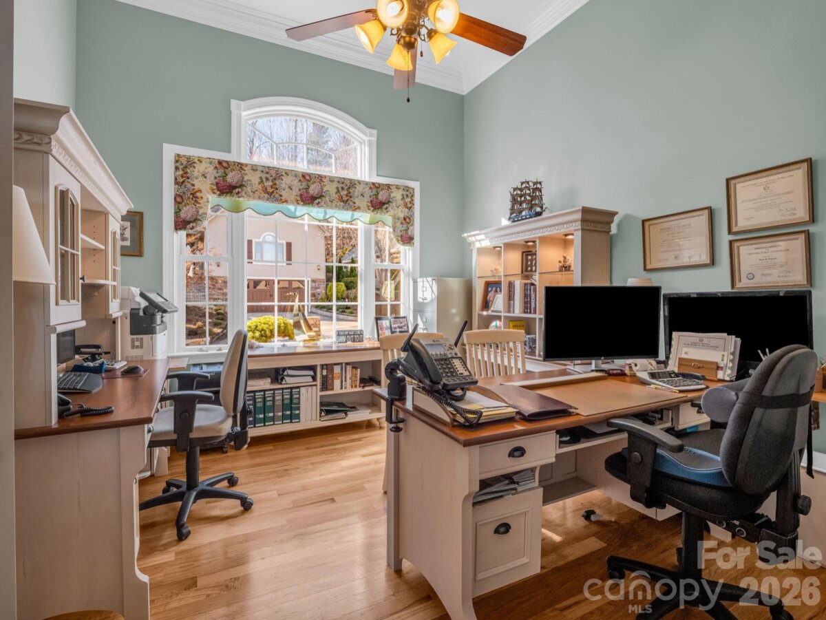 Hendersonville 12 4334066l