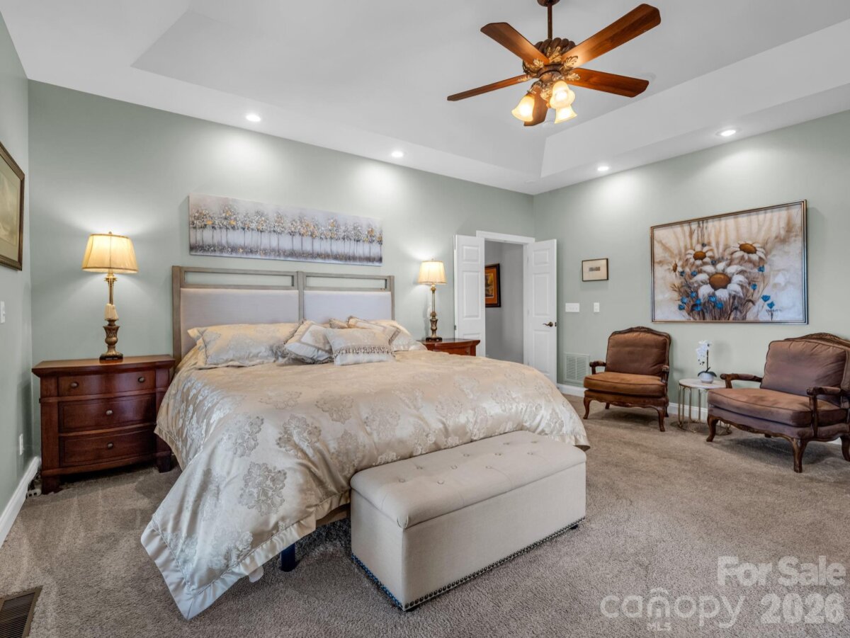 Hendersonville 16 4334066p