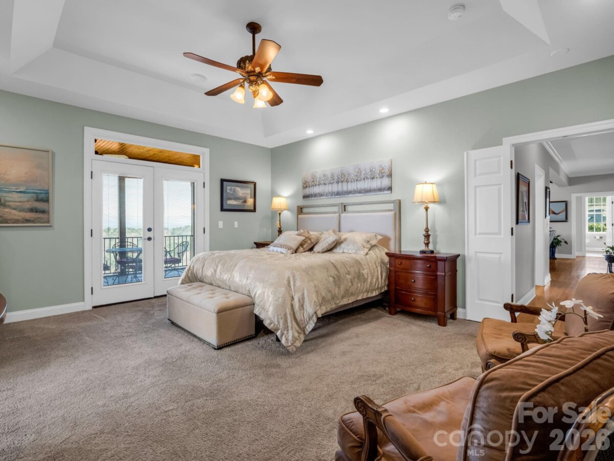 Hendersonville 17 4334066q