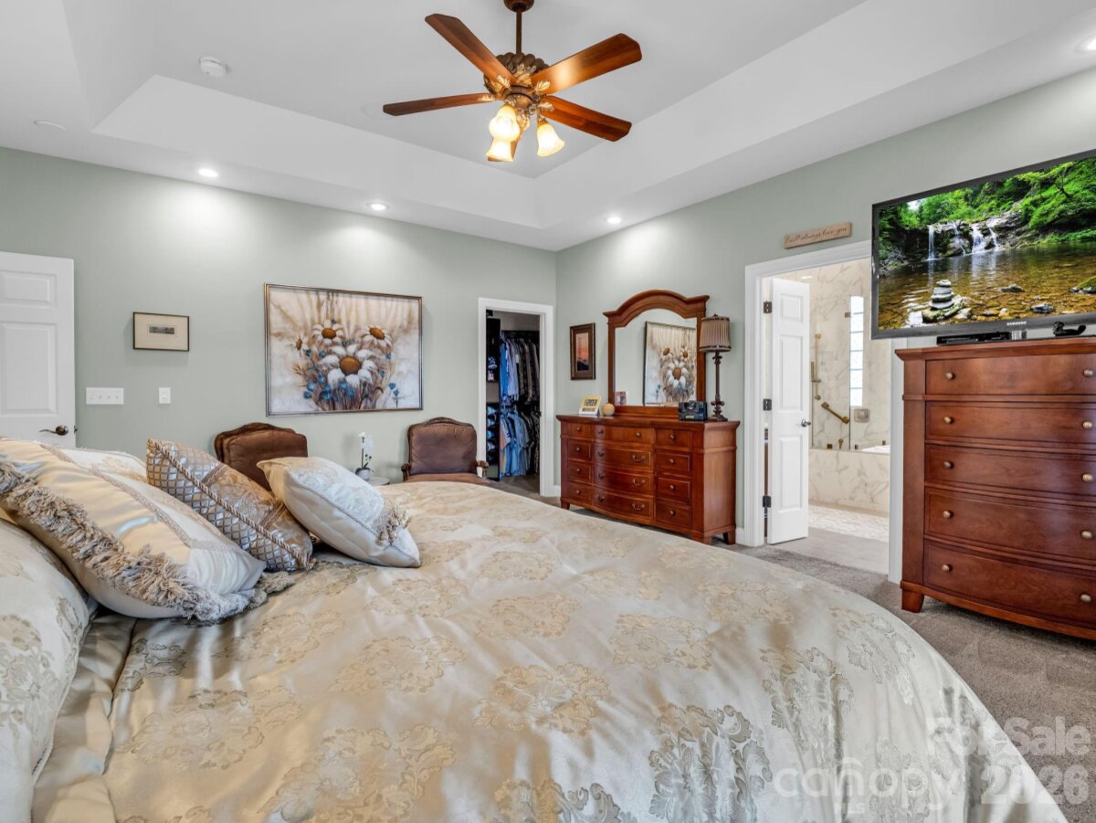 Hendersonville 18 4334066r