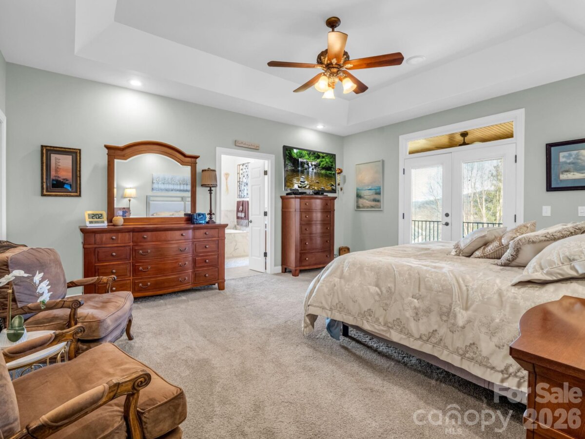 Hendersonville 19 4334066s