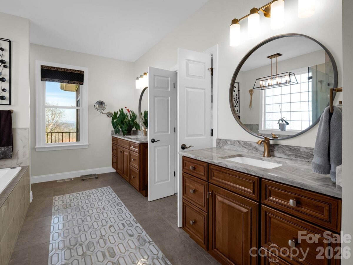 Hendersonville 22 4334066v