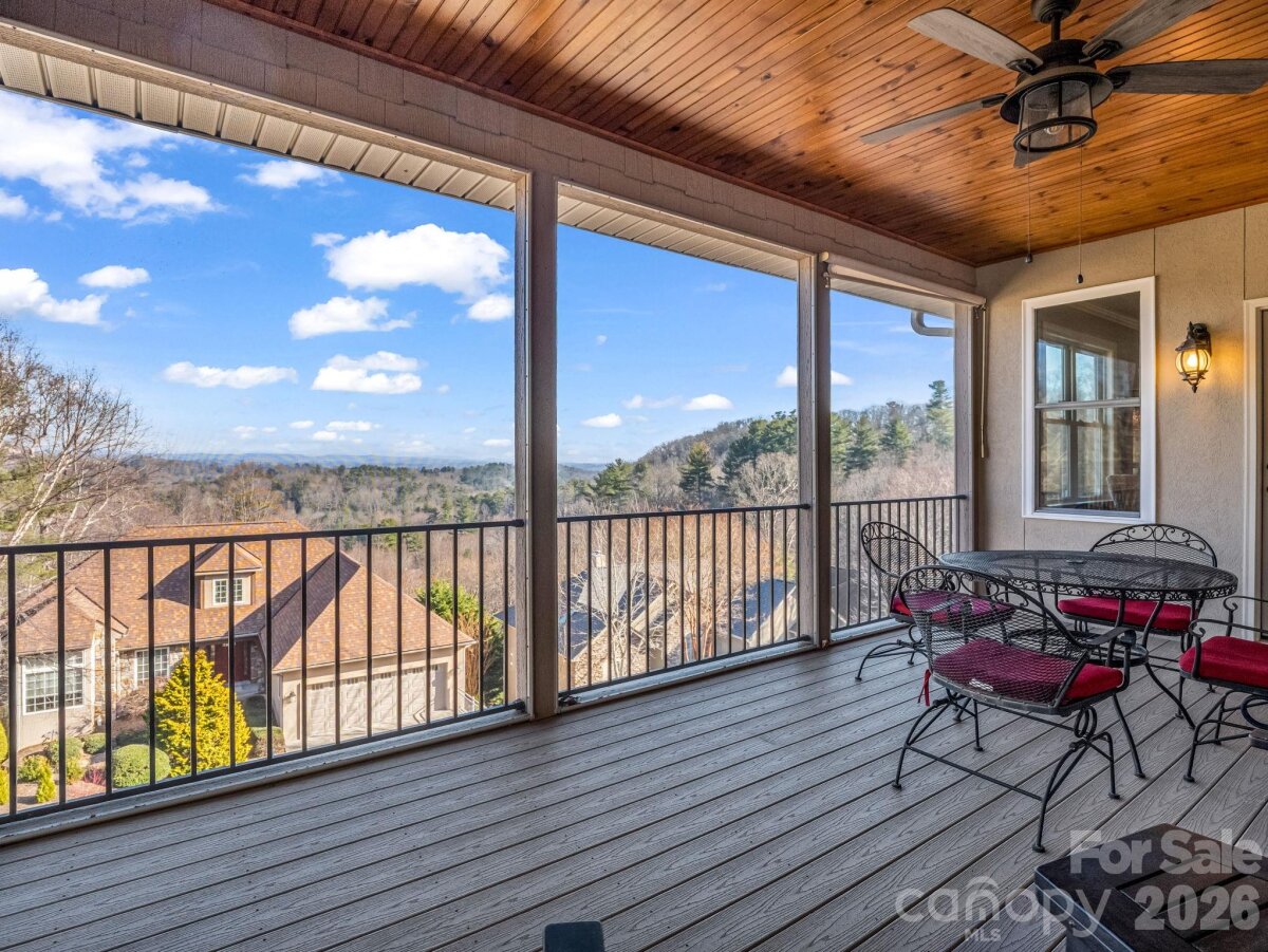 Hendersonville 25 4334066y