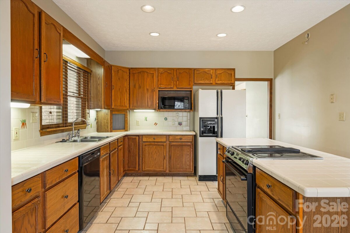 Black Mountain 14 4335646n