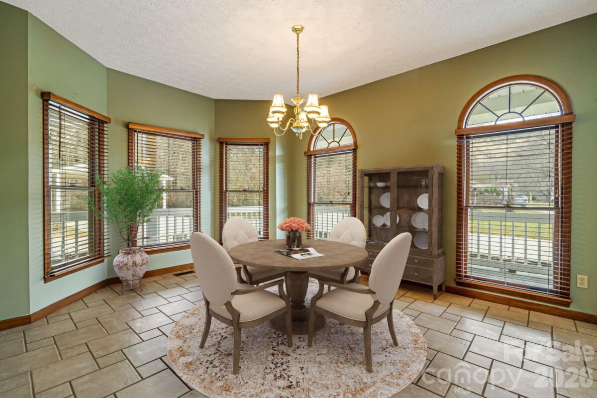 Black Mountain 16 4335646p