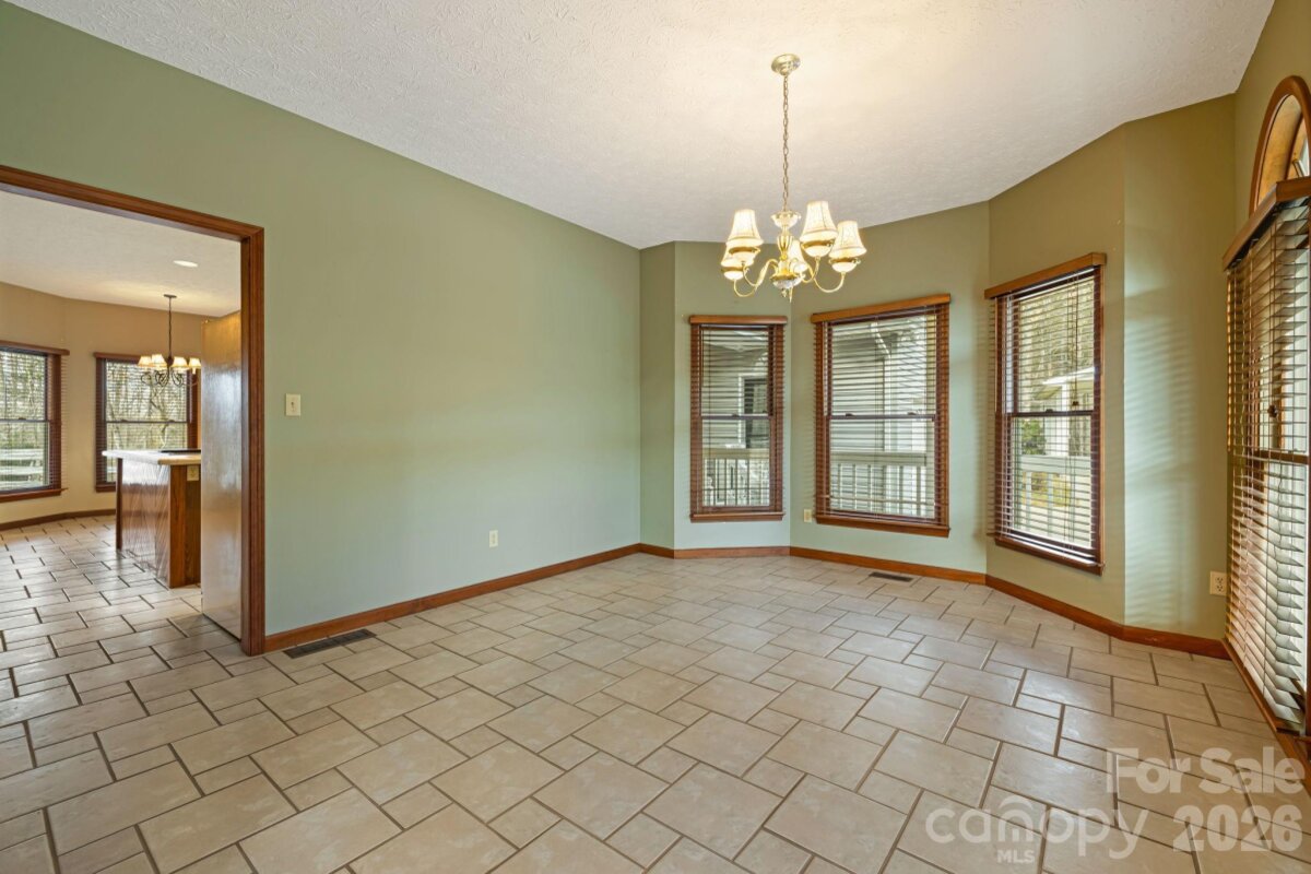 Black Mountain 18 4335646r