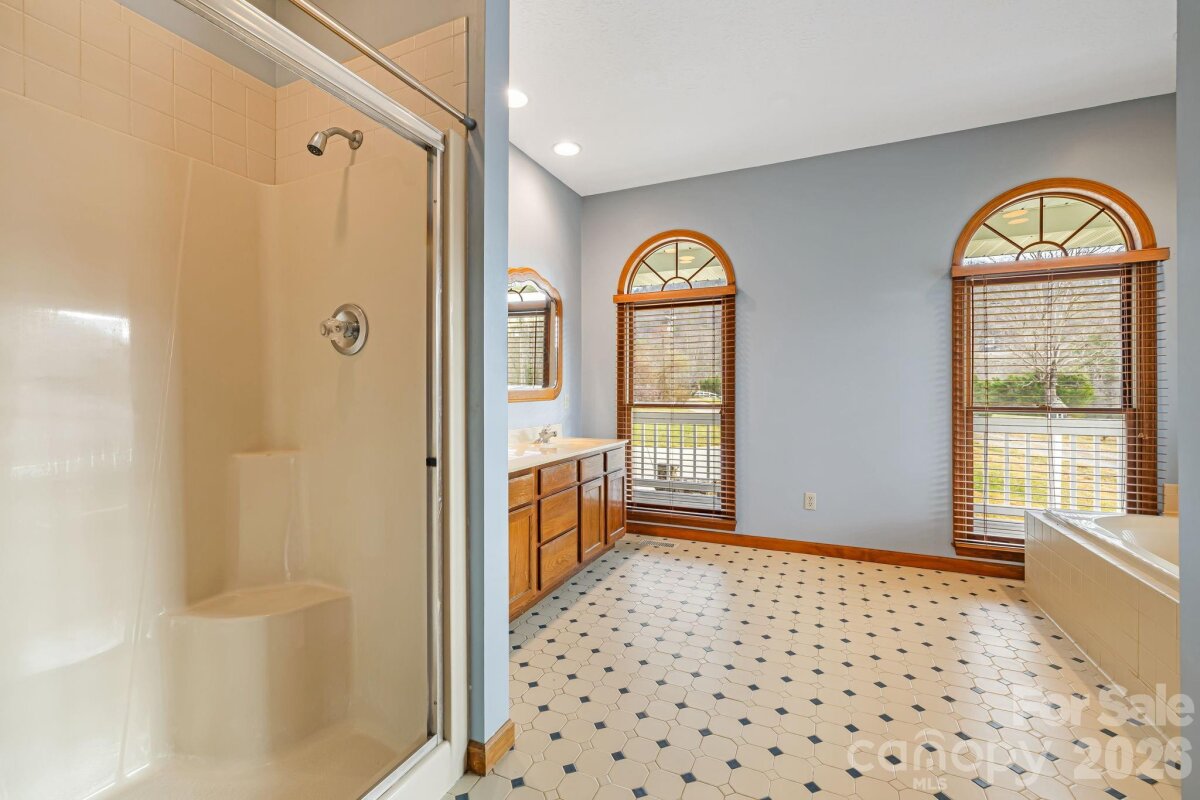 Black Mountain 22 4335646v