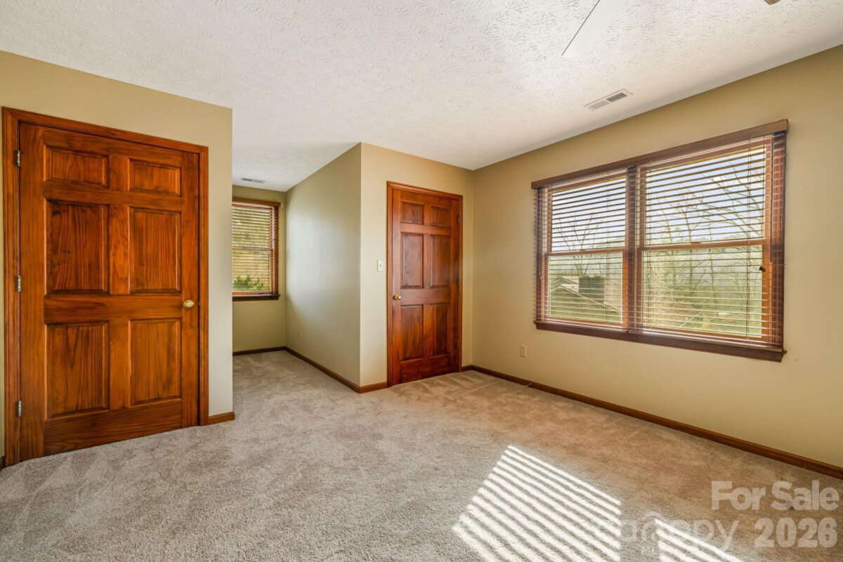 Black Mountain 25 4335646y