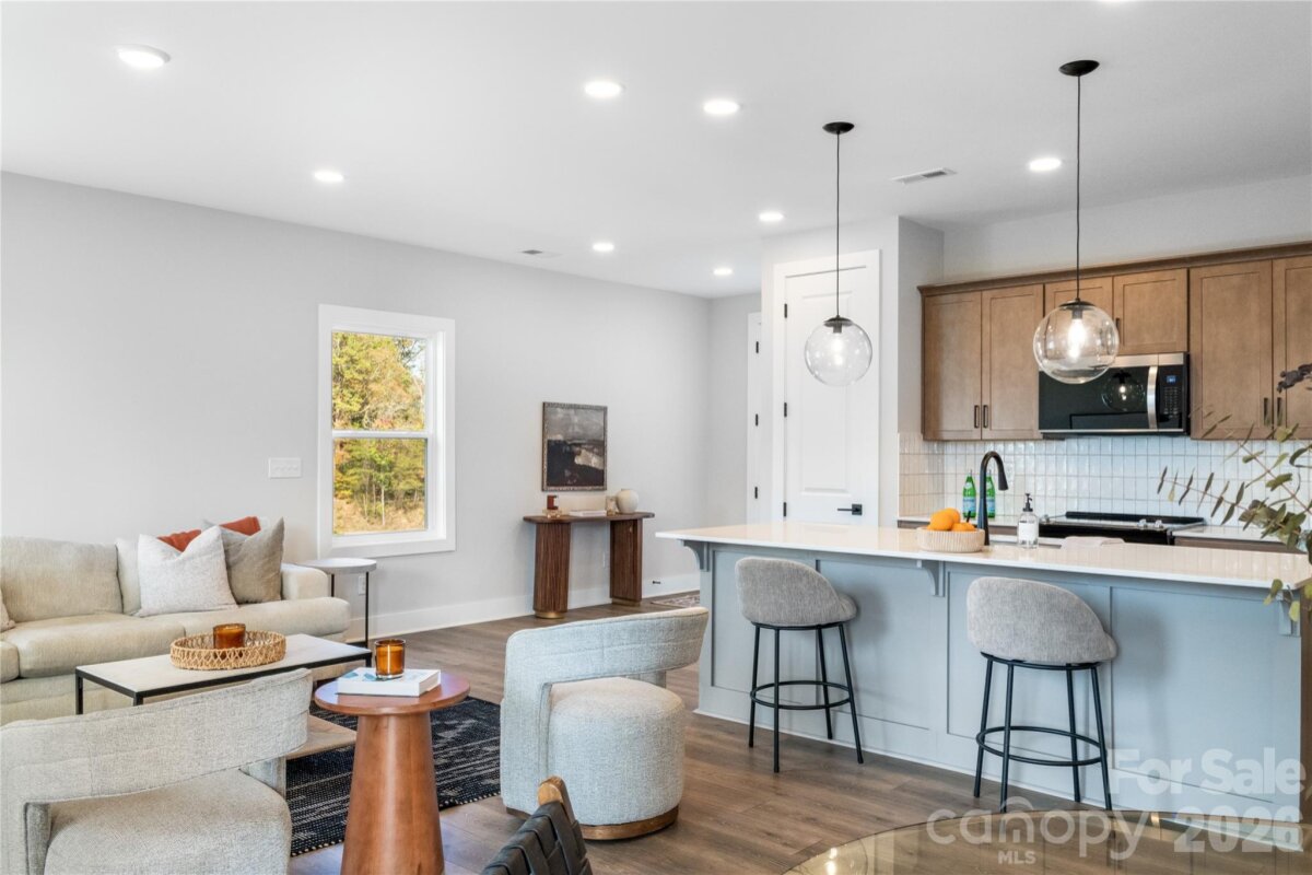 Weaverville 16 4337295p